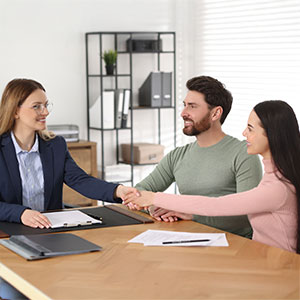 A couple shaking hands with a family law attorney during a consultation in Arkansas.