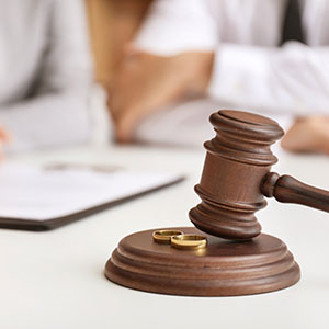 Gavel and wedding rings, symbolizing annulment and family law.